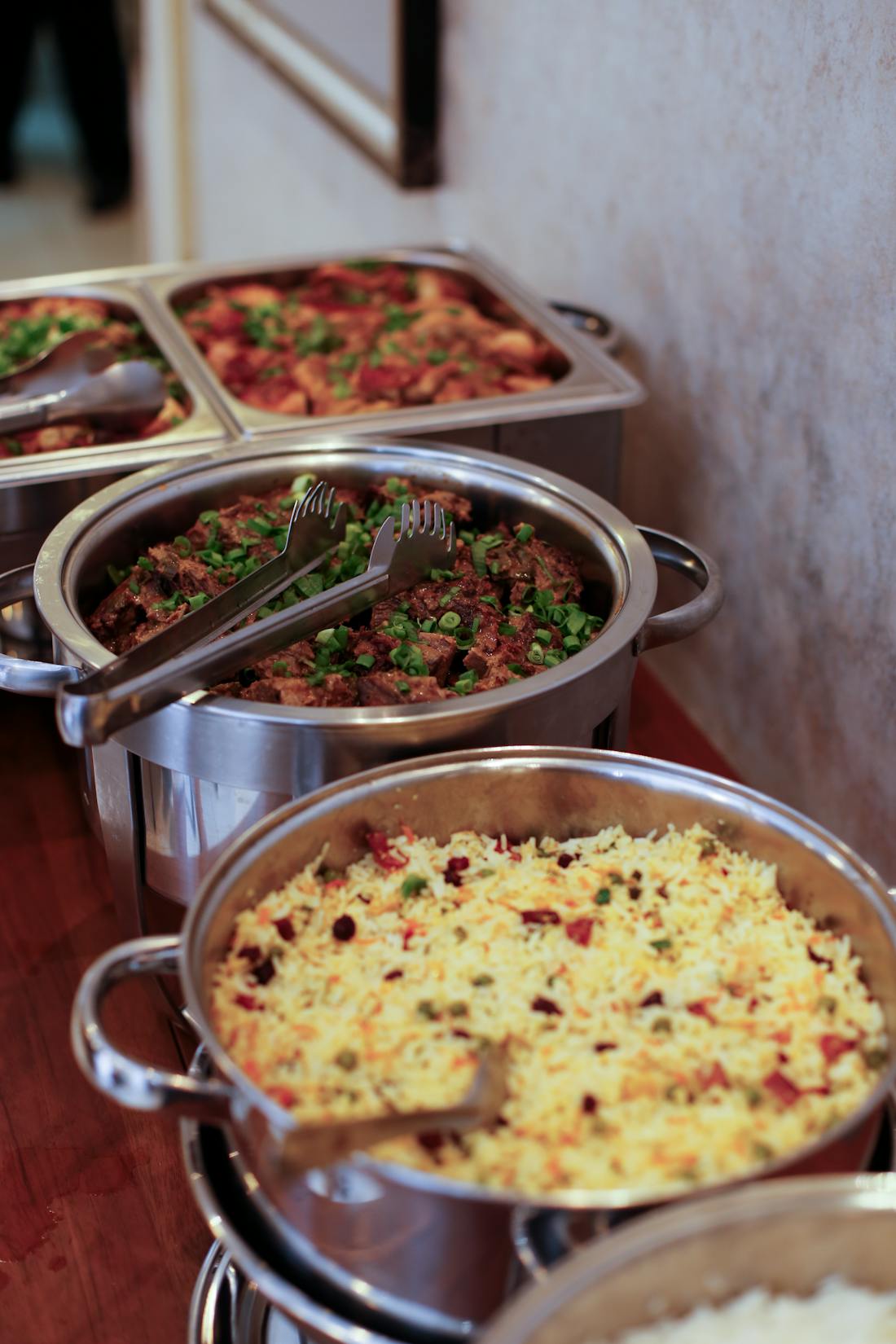 An institutional contract-foodservice servery